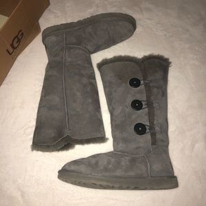 Gray triple button uggs